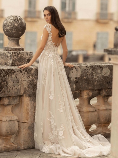 Svadobné šaty / LUSSANO RITA