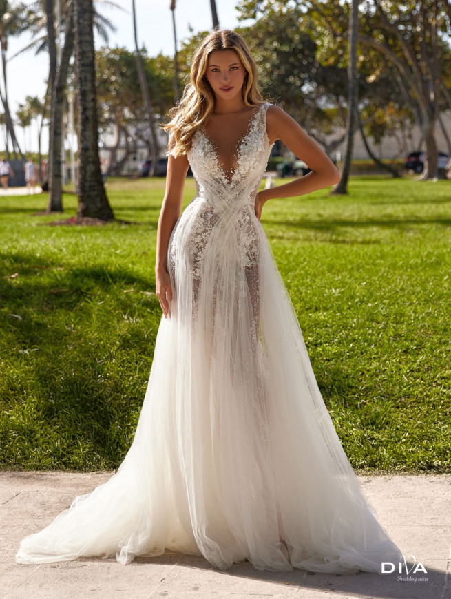 OKSANA MUKHA SOLANGE